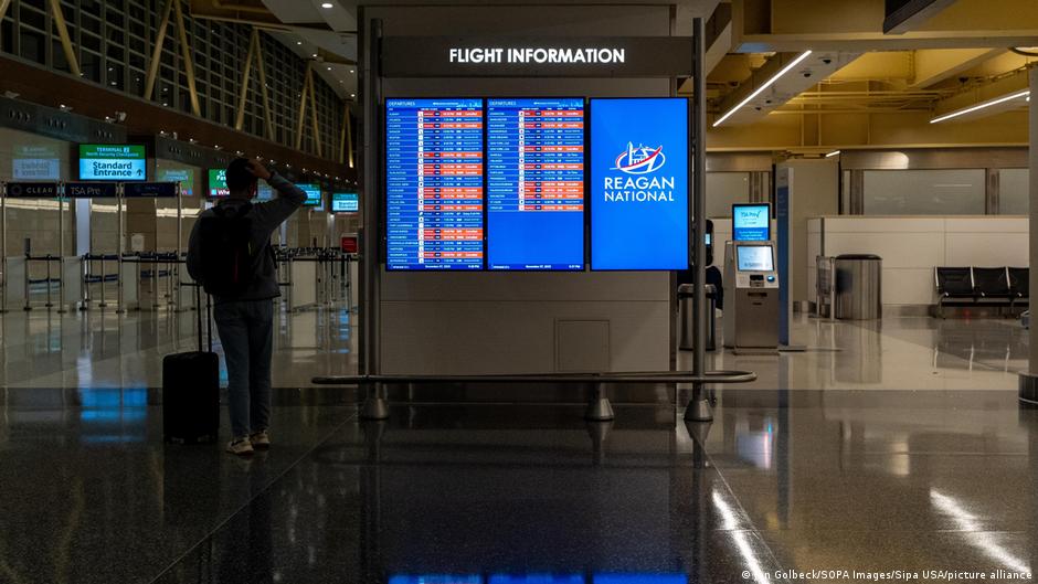 US Airlines Halt 1,300 Flights for Second Consecutive Day